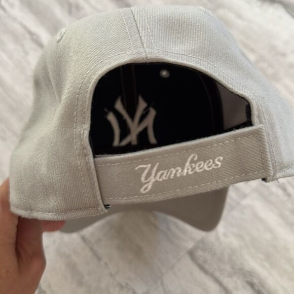 New York YANKEES Hat - Picture 2 of 6